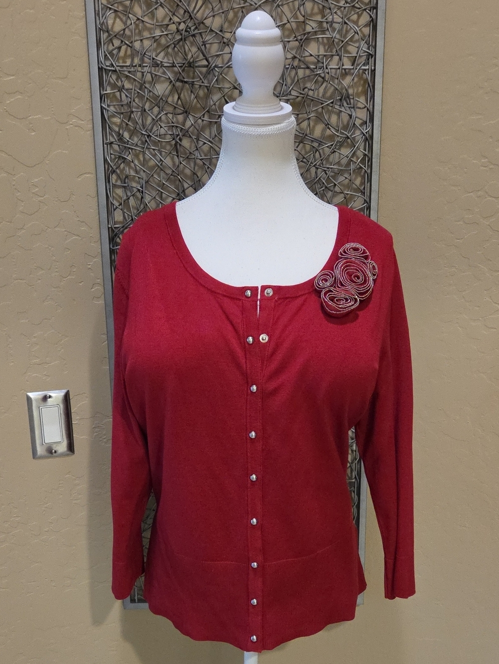 WHBM Women’s Jewel Flower Applique Snap Front Cardi With 3/4 Sleeves In Cardinal